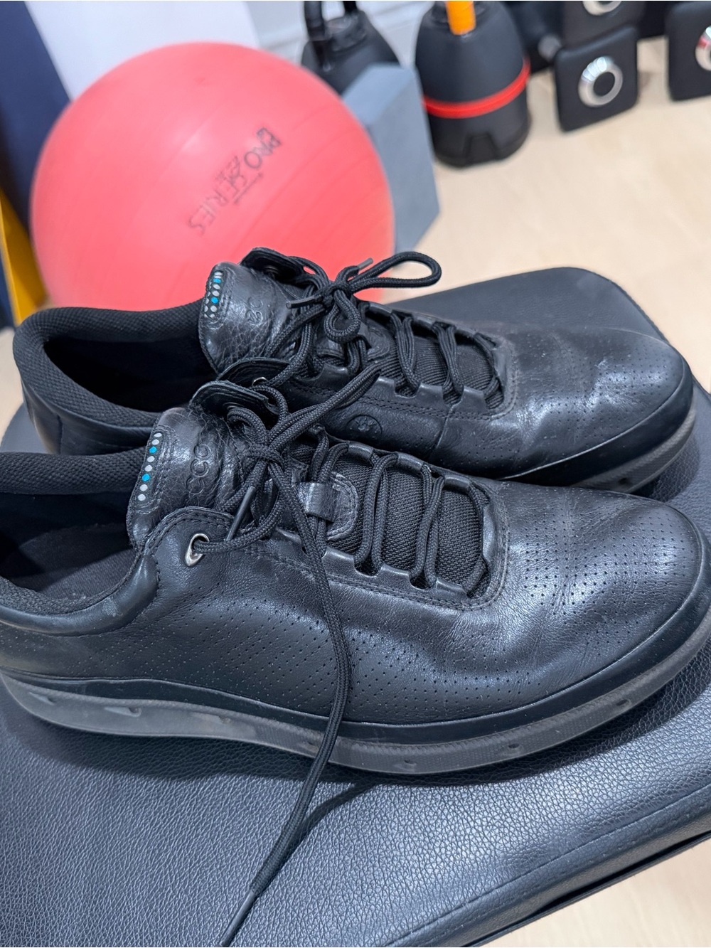 Ecco Men's Black Leather Perforated Lace-Up Sneakers
